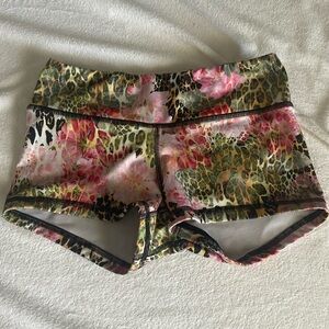 Fleo 2.5 inch inseam shorts